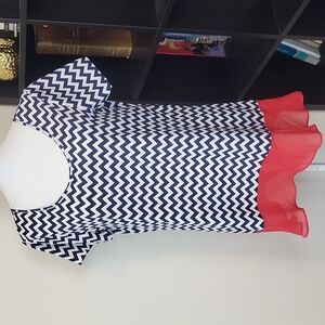 SIGNATURE STUDIO Contemorary Style Red White Blue Chevron Short Sleeve Tunic Top